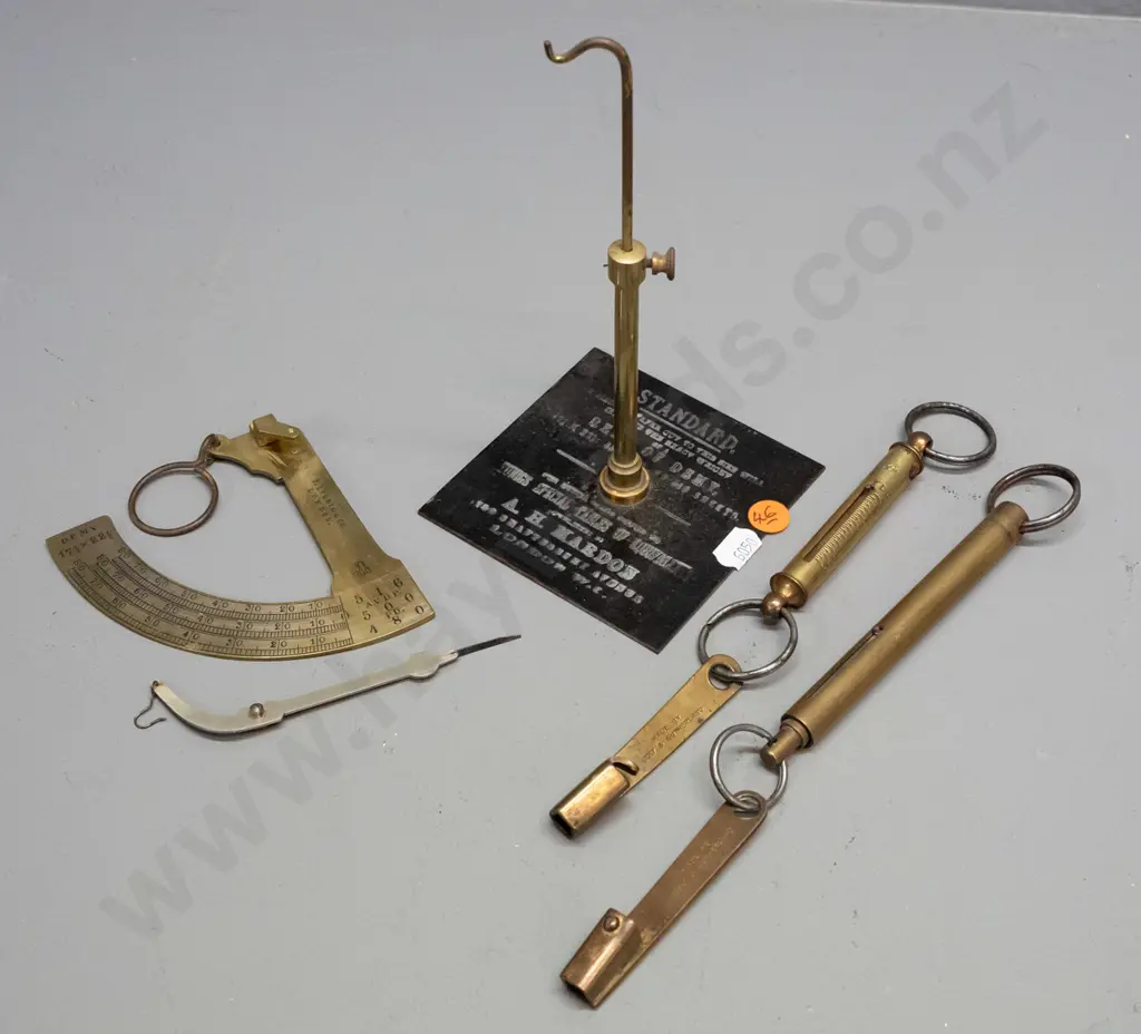 vintage paper weighing scale marked Leunig & Co / Demy, base plate hard to read, also marked Demy, and 2 small Image 1++