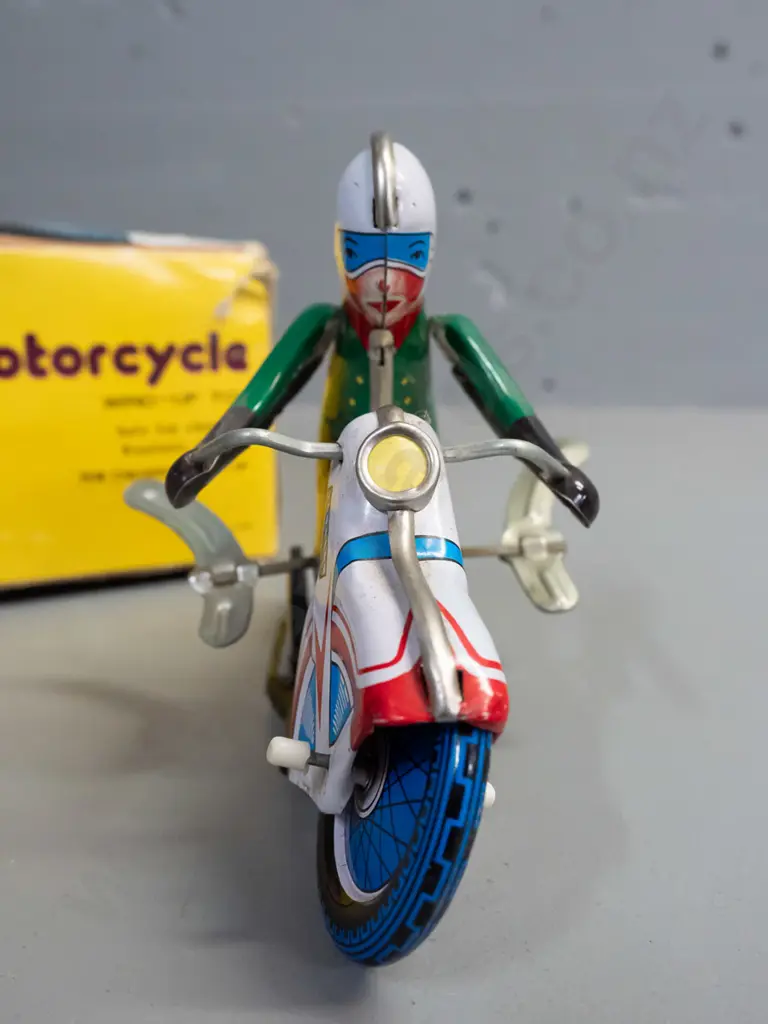 wind-up tin toy motorcycle with built-in winding keys H-130 L-190, with original box - made in China Image 1++