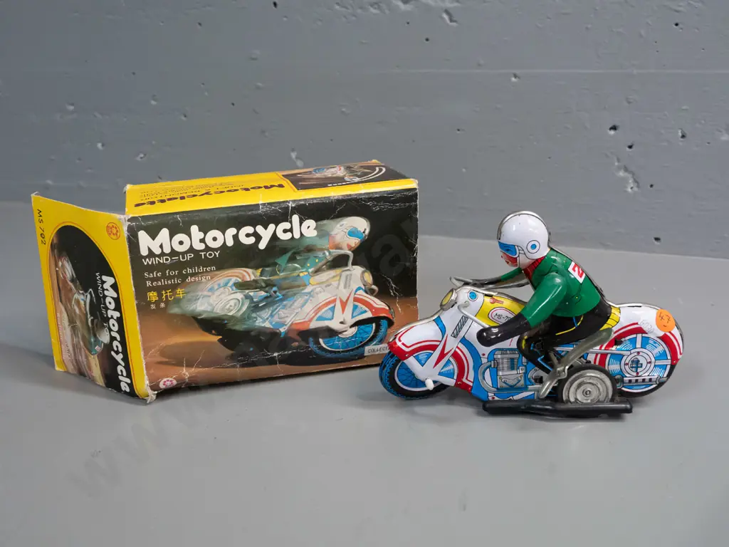 wind-up tin toy motorcycle with built-in winding keys H-130 L-190, with original box - made in China Image 1++