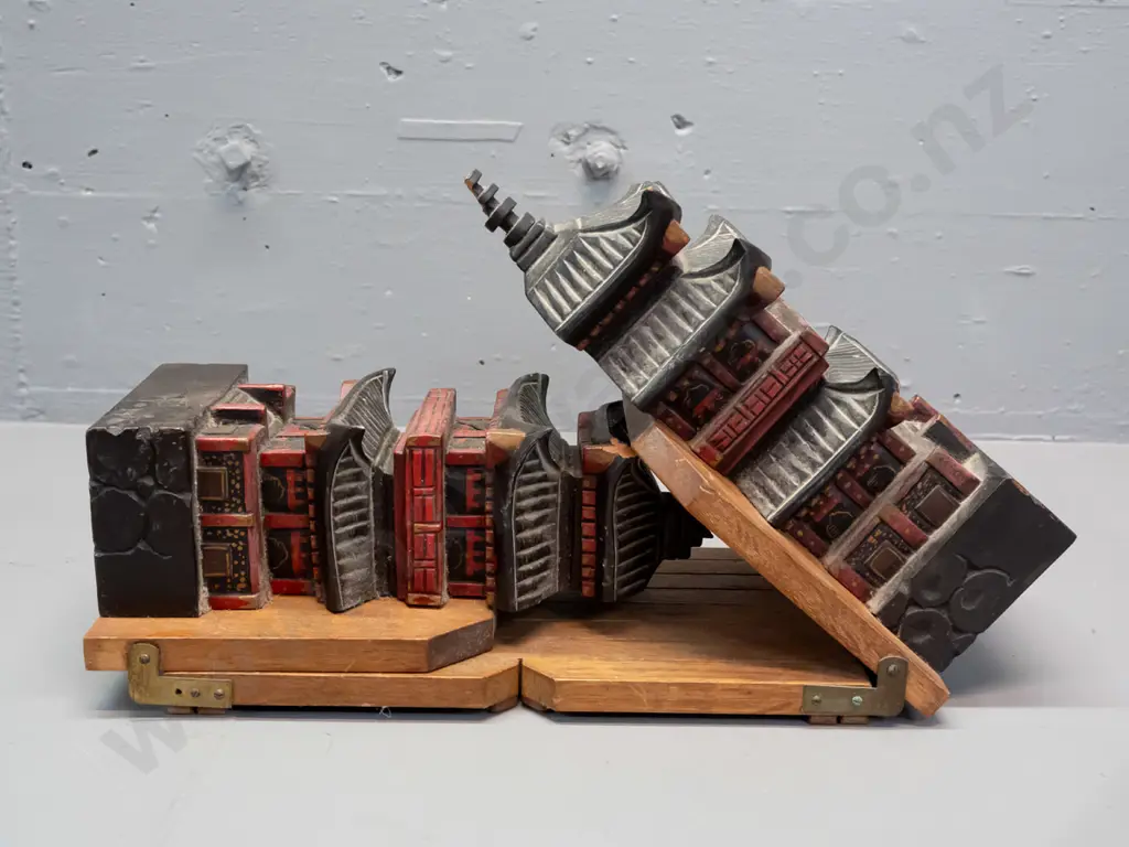 folding and sliding book ends - pagoda motif carved and painted timber ends - damage to both ends, some paint flecks, Image 1++