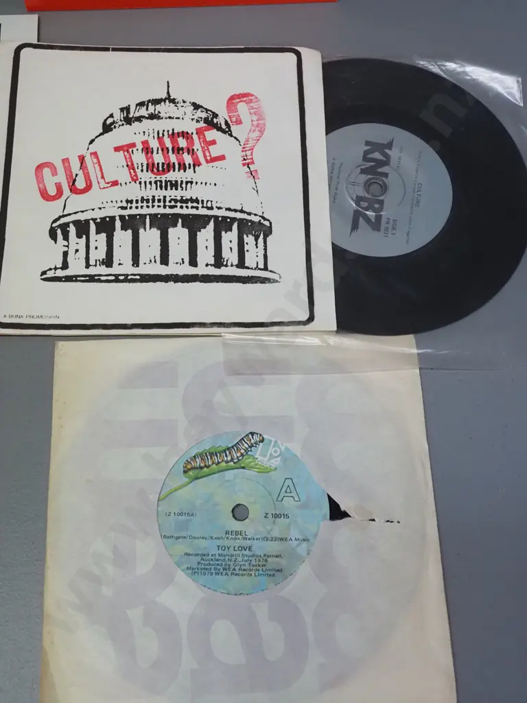 7x 45 RPM singles - Toy Love, Knobz - Culture, Hello Sailor, The Narcs, Peking Man, Ponsonby DCs, Blase etc. Image 1++