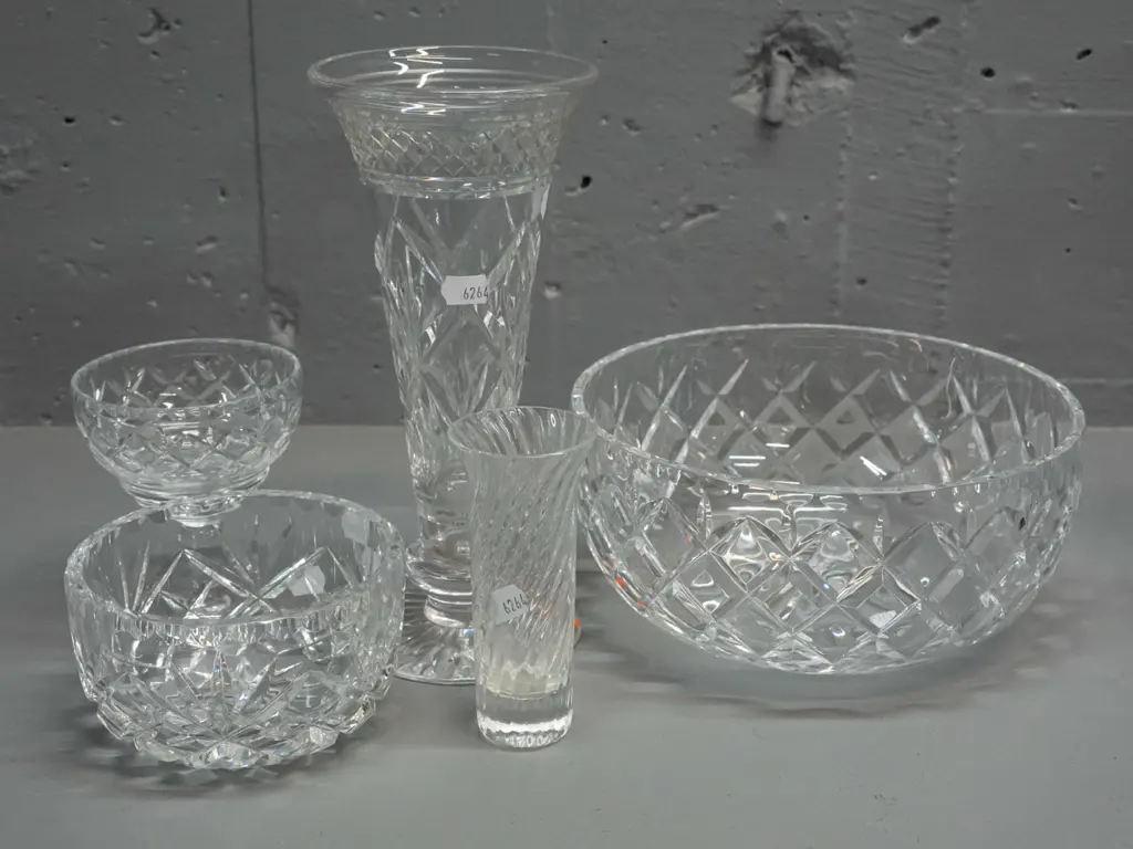 5 pieces of crystal - Webb-Corbett salad bowl & comport, Stuart vase H-225 and 2 others. Image 1++