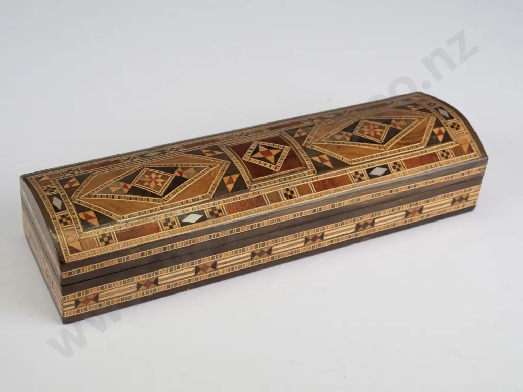 wood laquer box with red lining Image 1++