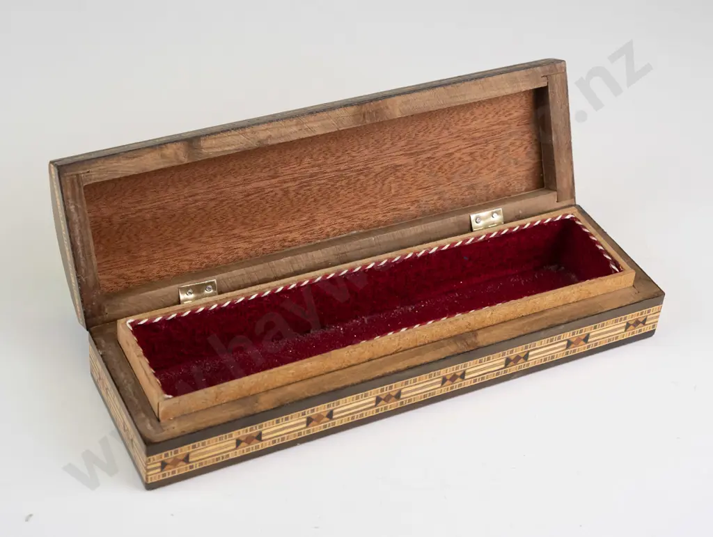 wood laquer box with red lining Image 1++