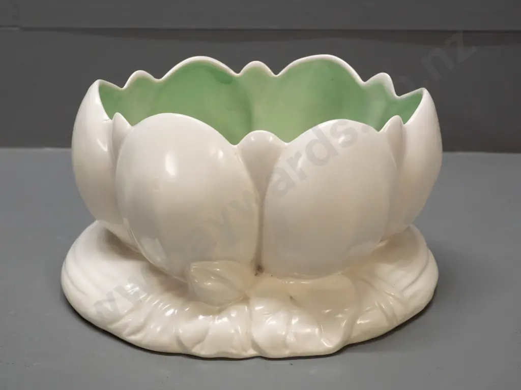 Clarice Cliff cream glaze oval lotus shape vase No. 973 H-120 L-220 D-165 Image 1++