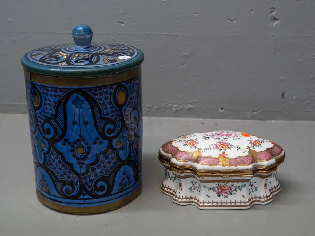 French porcelain jewellery casket with gold metal decoration, painted floral decoration inside and out, and a Moroccan Image 1++