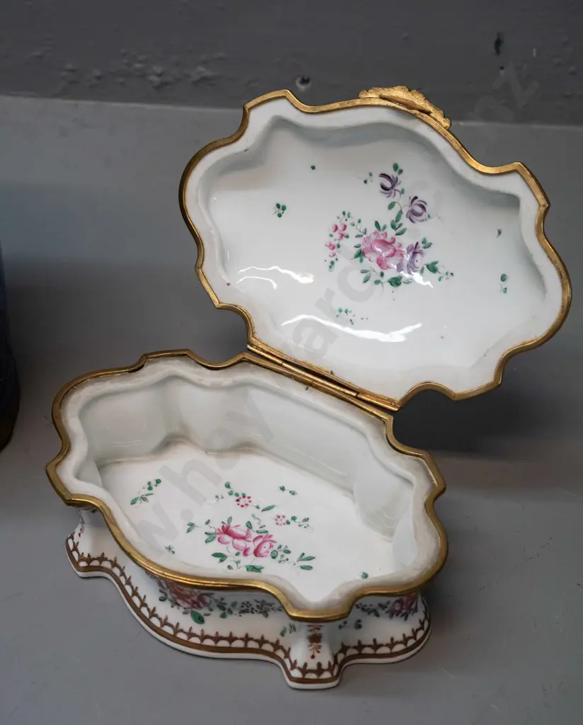 French porcelain jewellery casket with gold metal decoration, painted floral decoration inside and out, and a Moroccan Image 1++