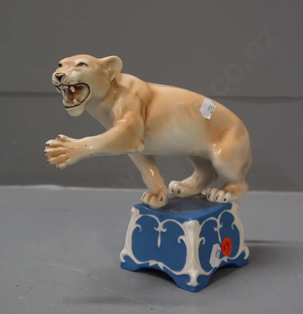 Royal Dux porcelain circus lion on square base H-165 Image 1++