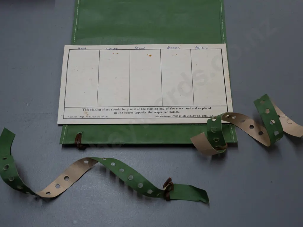 vintage Chad Valley Escalado horse racing game with 5 cast metal horses - some chipping to paint on horses. Unsure of Image 1++