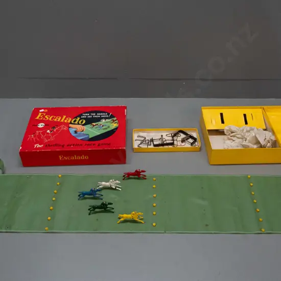 vintage Chad Valley Escalado horse racing game with 5 cast metal horses - some chipping to paint on horses. Unsure of