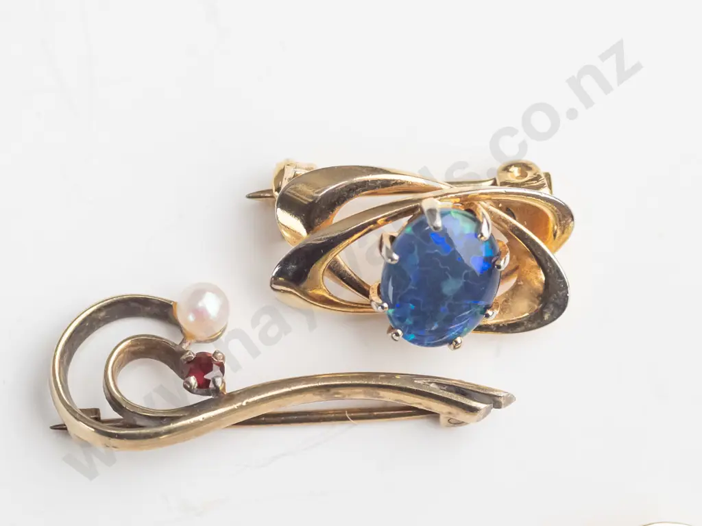 3 small brooches with stones - 2 marked STG Image 1++