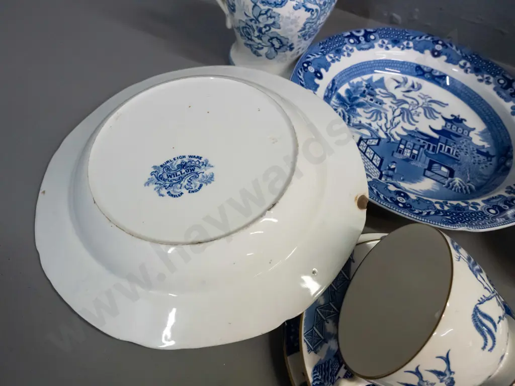 Coalport "Willow" blue & white tea set - 6 trios, cake plate, vase, cream & sugar, small dish - and 3 older English Image 1++