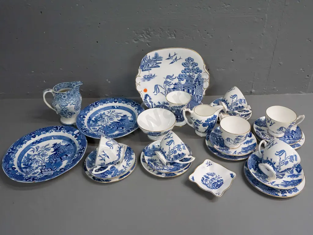 Coalport "Willow" blue & white tea set - 6 trios, cake plate, vase, cream & sugar, small dish - and 3 older English Image 1++