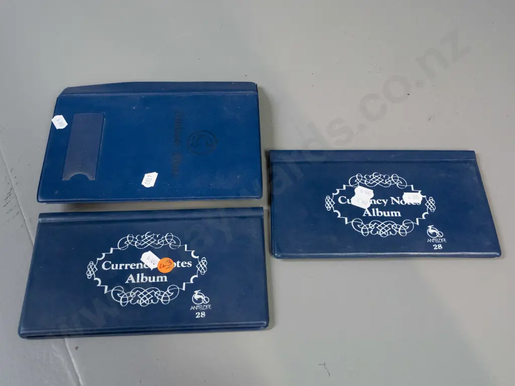 3 bank note collector's wallets - Austraia, Japan, India, Iraq (Saddam Hussein) etc. Image 1++
