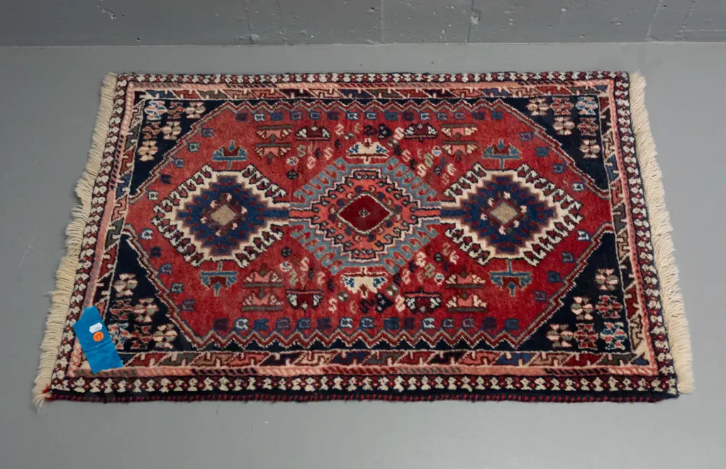 small hand-knotted Iranian wool rug L-830 W-550 Image 1++