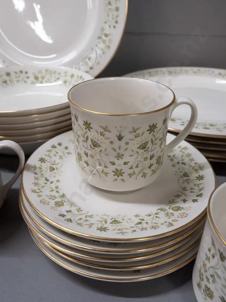 Royal Doulton "Westfield" 6-place dinner set, missing one saucer - large plates D-265 Image 1++