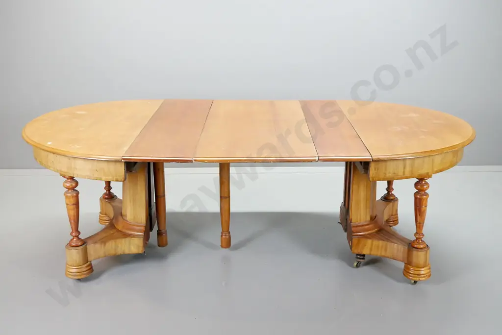 Victorian mahogany round ended draw-leaf dining table with fluted split column base on 4 turned legs with 4 mahogany Image 1++