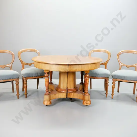 Victorian mahogany round ended draw-leaf dining table with fluted split column base on 4 turned legs with 4 mahogany