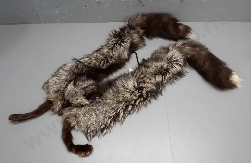 silver fox fur stole with 2 tails L-950 Image 1++