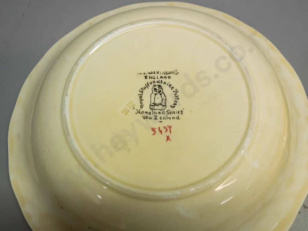 Wilkinsons Homeland series NZ Maori pa scene dish or shallow bowl D-220 and a Grimwades lustre hollyhock Image 1++