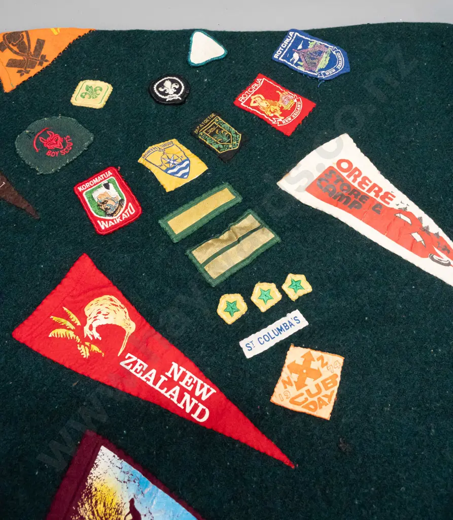 green woollen blanket with Onehunga label and numerous Boy Scouts and other badges, location pennants etc - some fading Image 1++