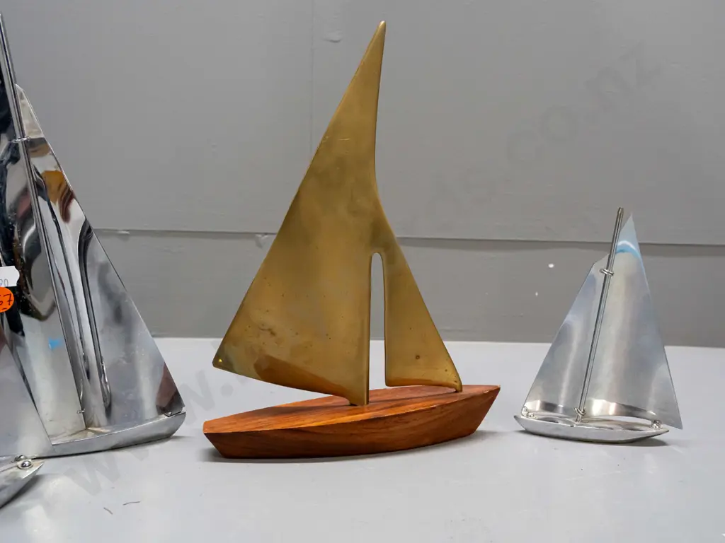 5 retro yacht models - 4 chrome & one teak with brass sails H-250 L-190. Minor pitting or corrosion to chrome. Image 1++