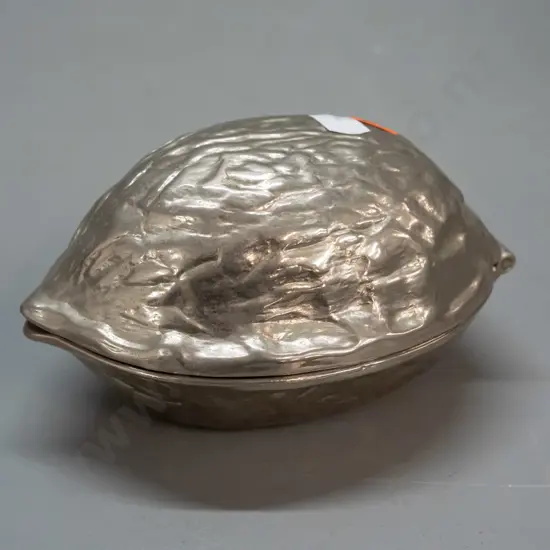 plated cast metal walnut-shaped hinged nut cracker - small patch of corrosion / discolouration inside H-80 L-140