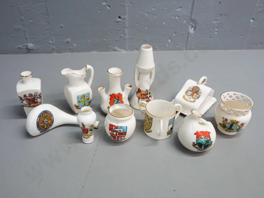 11 assorted pieces of souvenir crested ware china - English or Scottish subjects. Spill vase H-110 Image 1++