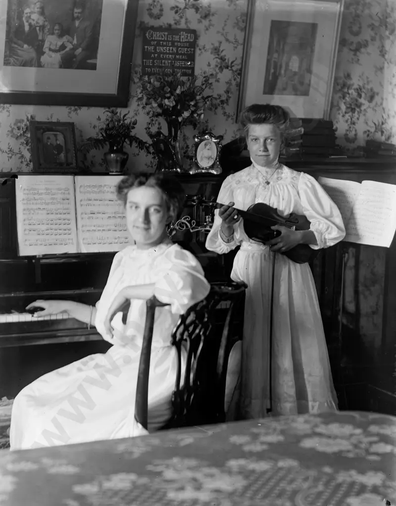 15 vintage glass plate photographic negatives - assorted family groups and portraits, photographer unknown - half plate Image 1++
