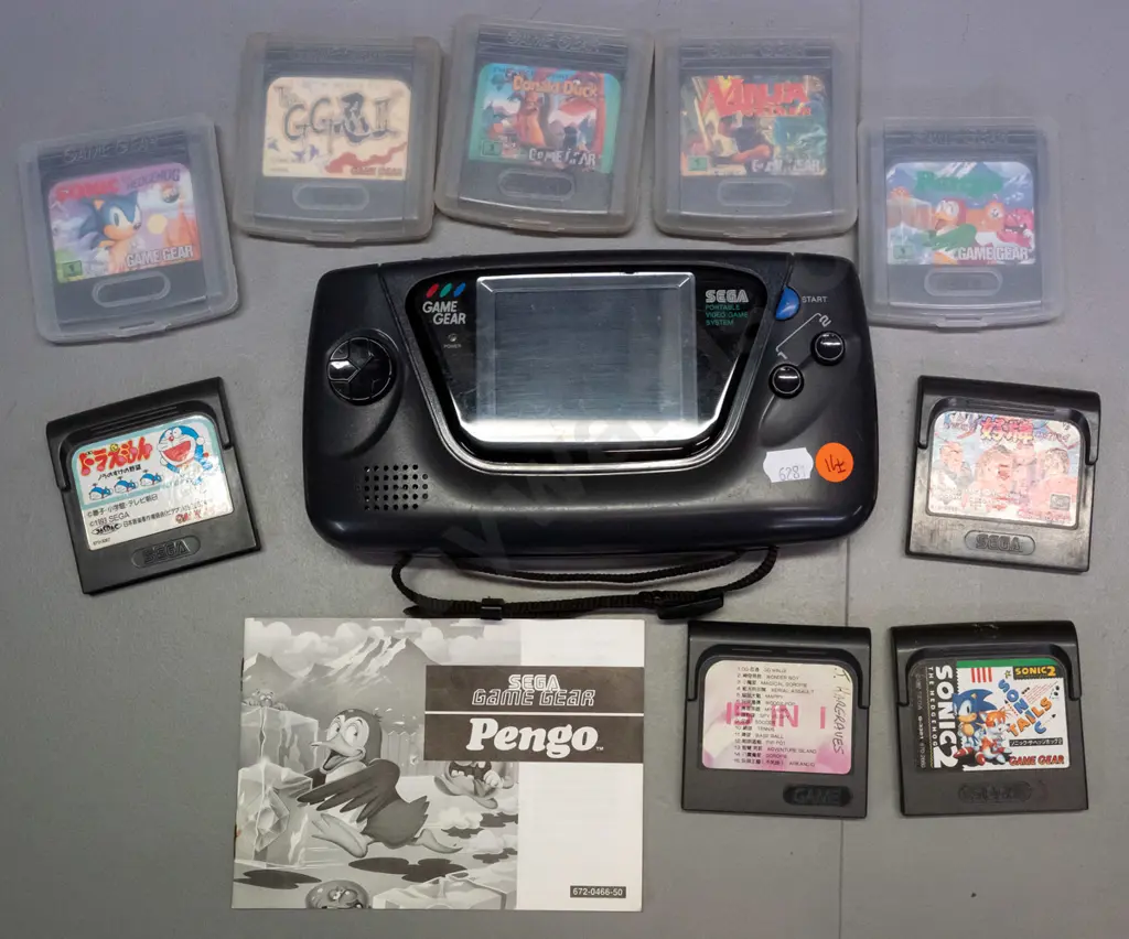 Sega Game Gear handheld game console with 9 games, 5 in plastic cases - untested Image 1++
