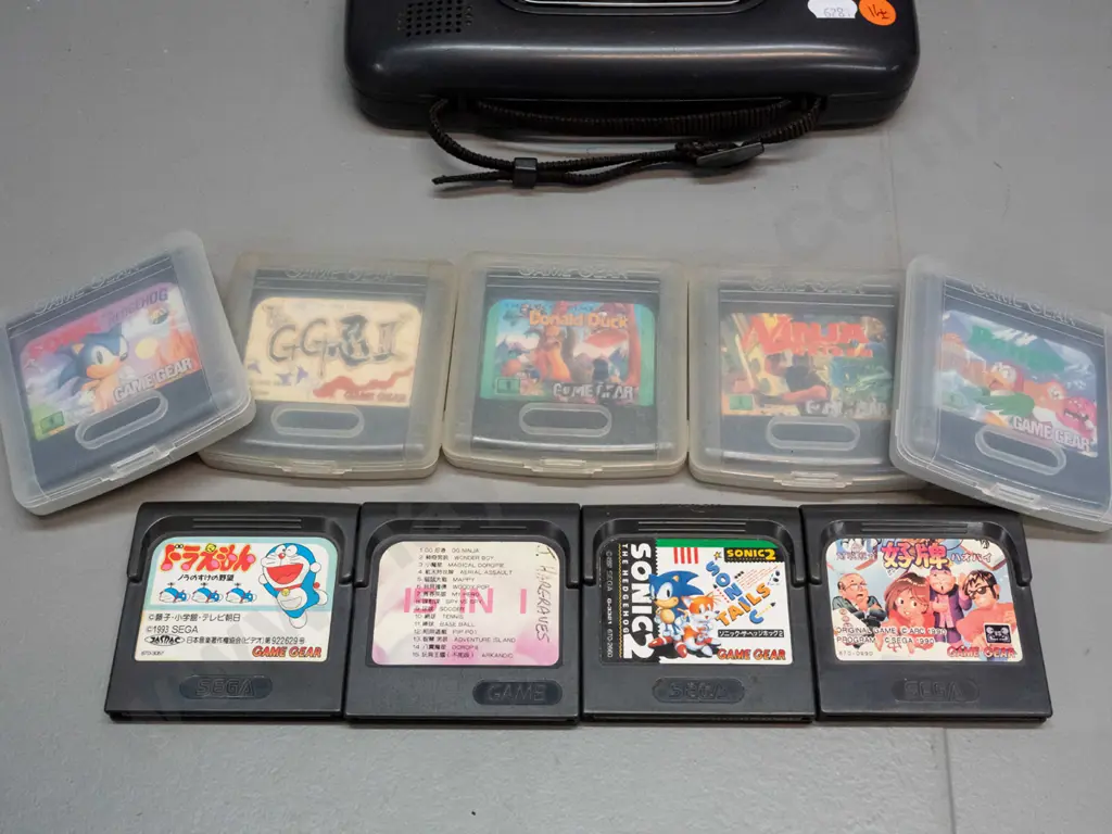 Sega Game Gear handheld game console with 9 games, 5 in plastic cases - untested Image 1++
