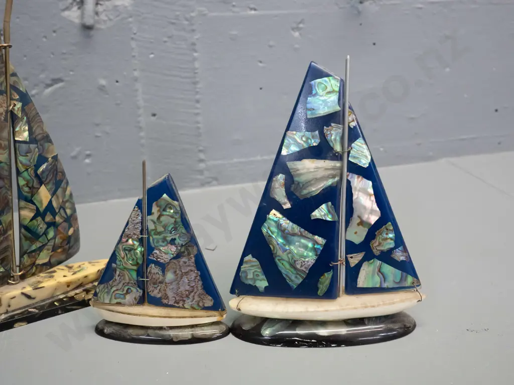 4 retro paua shell, acrylic & composite ornamental yachts, smallest has wooden base and a label. Large one has a slight Image 1++