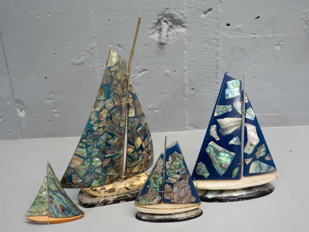 4 retro paua shell, acrylic & composite ornamental yachts, smallest has wooden base and a label. Large one has a slight Image 1++
