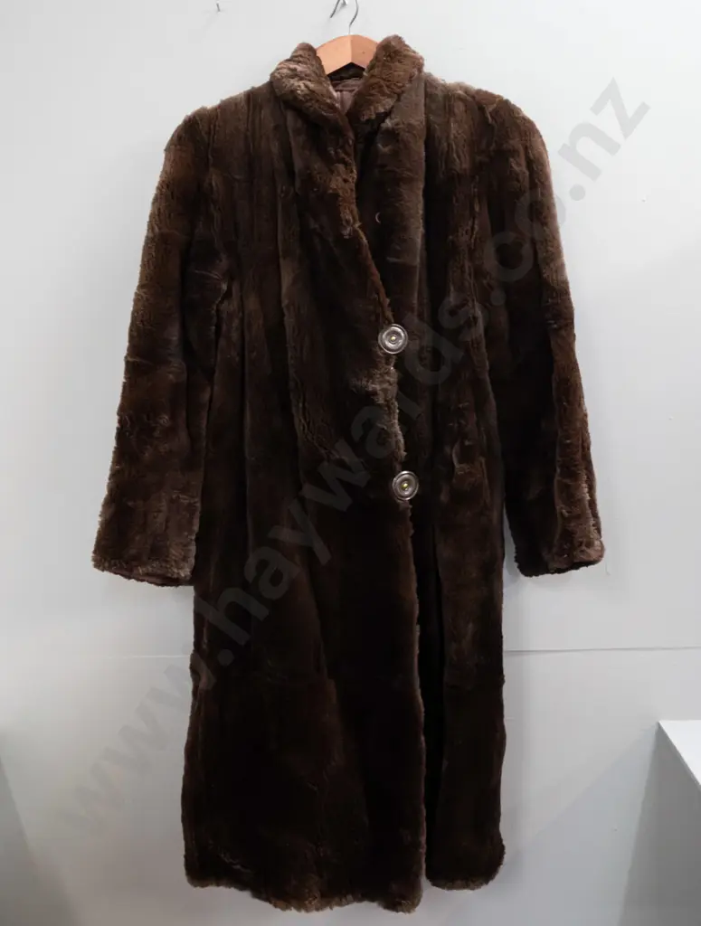 vintage dark brown fur coat with 2 large bakelite or plastic buttons, Mutual Furs Dunedin label Image 1++