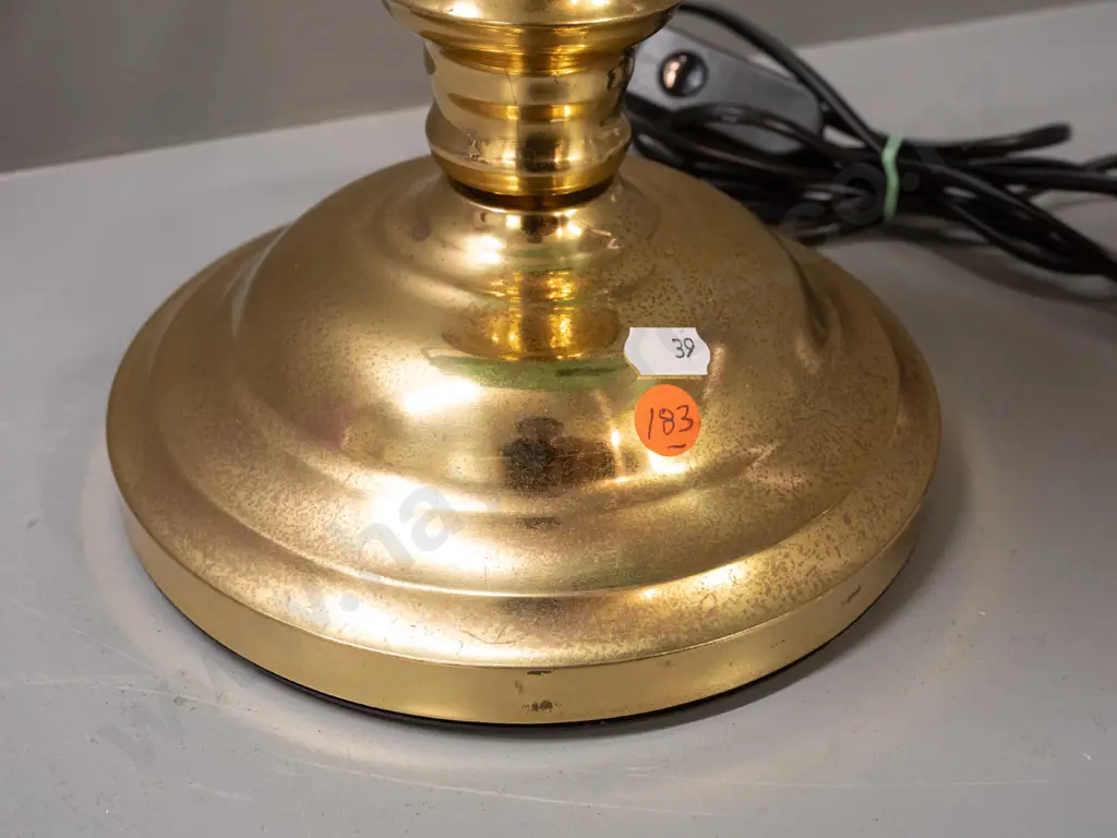 reproduction banker's lamp with brass finish base and green glass shade - pitting / scratching to base H-380 W-280 Image 1++