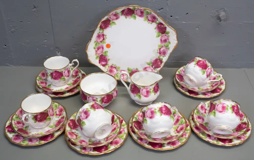 Royal Albert Old English Rose 21-piece tea set including cake plate Image 1++