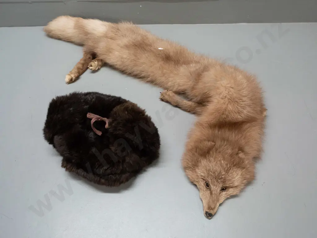 light brown fox fur stole L-1200 and a brown fur hat with tie-up ear flaps. Image 1++