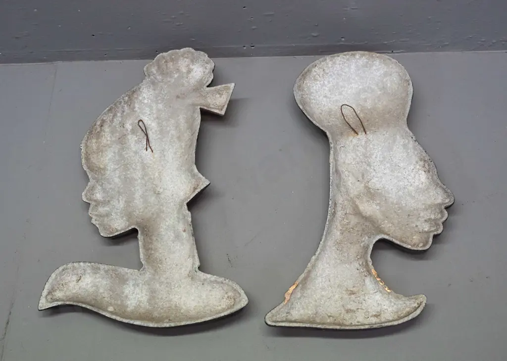 2 retro cast alloy wall silhouette heads - painted black and gold - taller is H-390 W-230 at base Image 1++