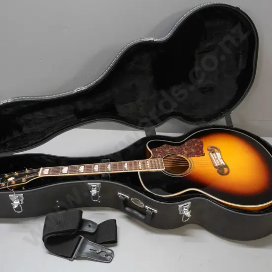 Gibson jumbo 6-string acoustic guitar - no label, serial or model # visible - patch of cracked finish on top near neck,