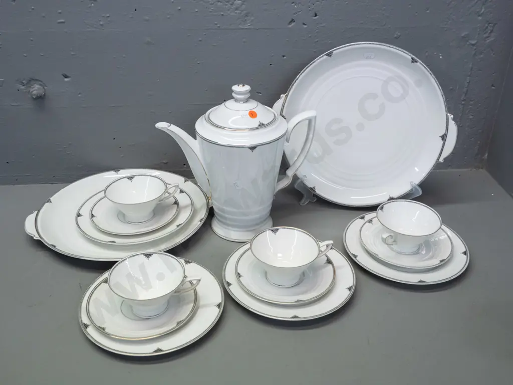 Heinrich and Co. Bavaria part tea / coffee set  with 4 trios, coffee pot, 2 large serving trays - some rubbing to gilt Image 1++