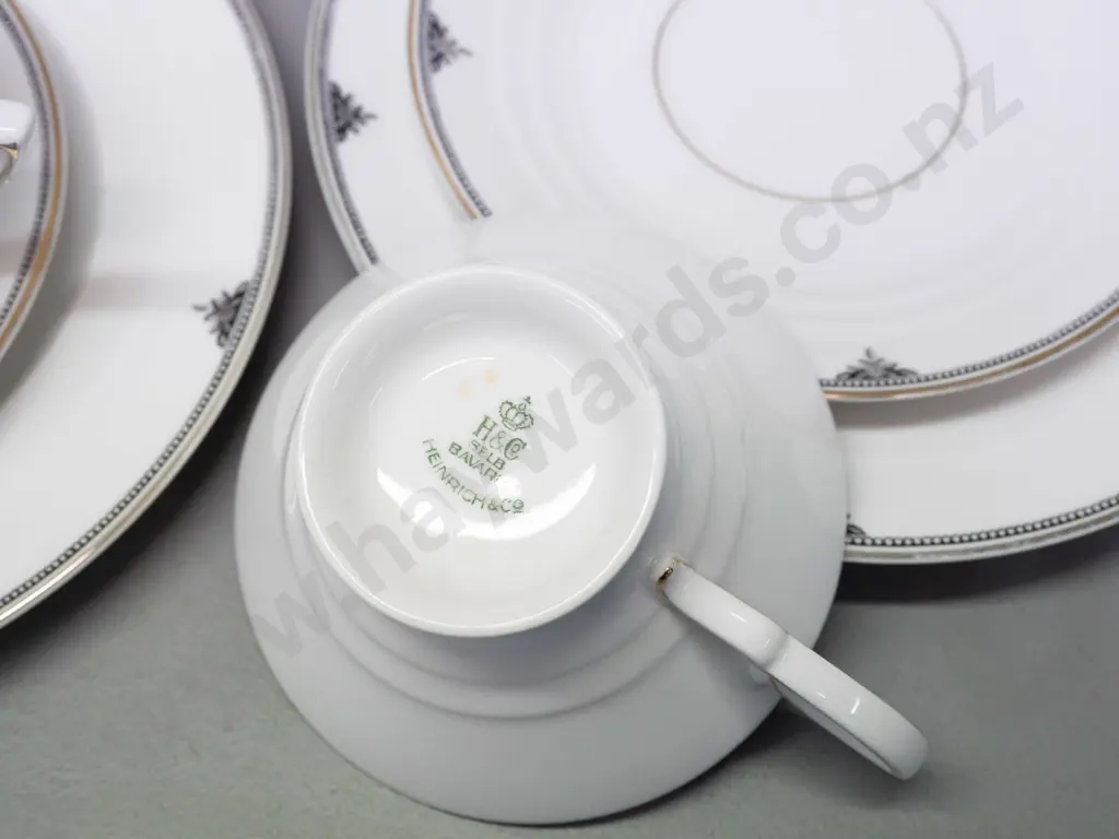 Heinrich and Co. Bavaria part tea / coffee set  with 4 trios, coffee pot, 2 large serving trays - some rubbing to gilt Image 1++