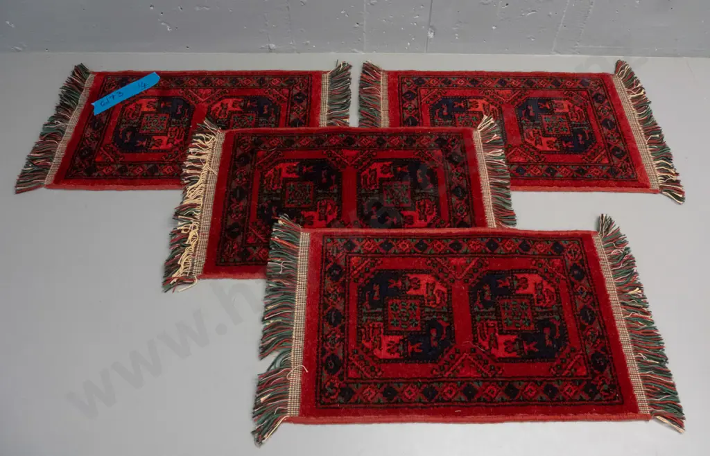 4 small Turkish style wool fringed rug pieces - red blue and greens - each L-500 W-330 Image 1++