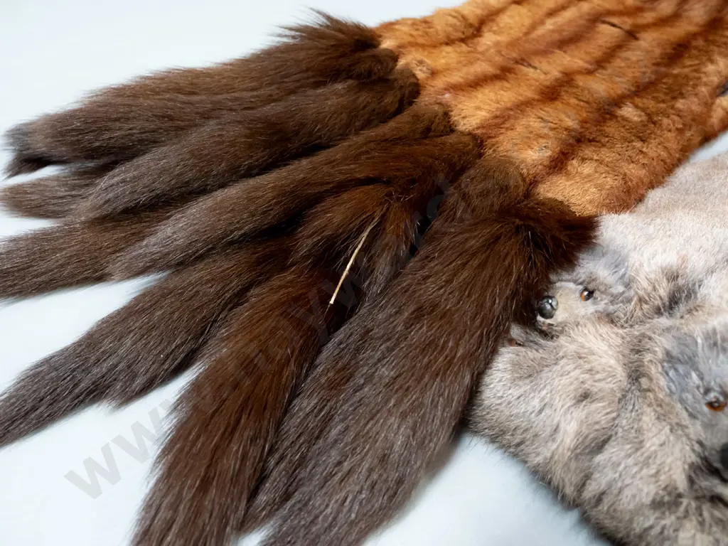 brown fur stole with 14 tail pieces, one tail half missing L-1800 W-290 Image 1++