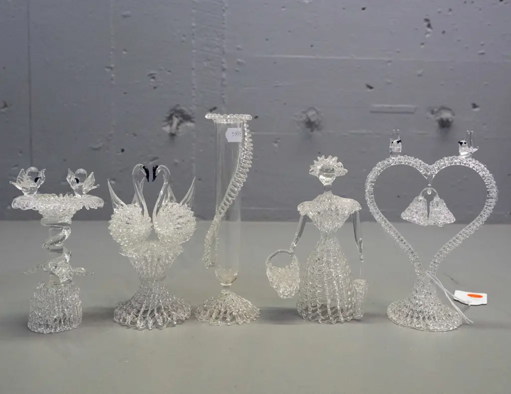 5 spun glass figurines - woman with parasol, spill vase H-165, birds at feeder, swans, etc. Image 1++