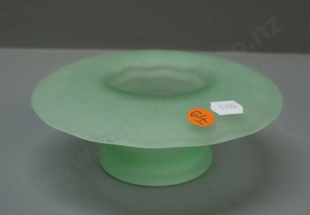 uranium glass small flower vase - moulded with wave pattern H-60 D-150 Image 1++