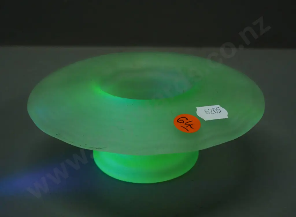uranium glass small flower vase - moulded with wave pattern H-60 D-150 Image 1++