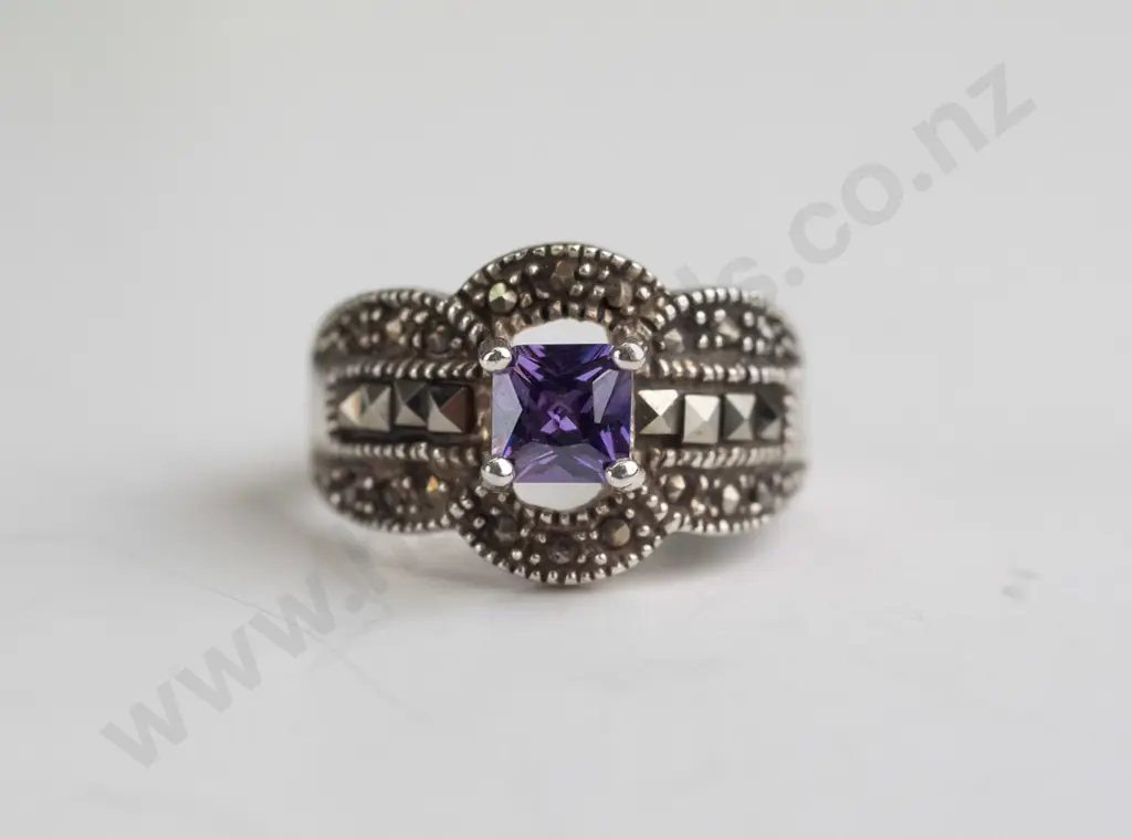 silver amethyst ring stamped 925 - size 161/2 Image 1++