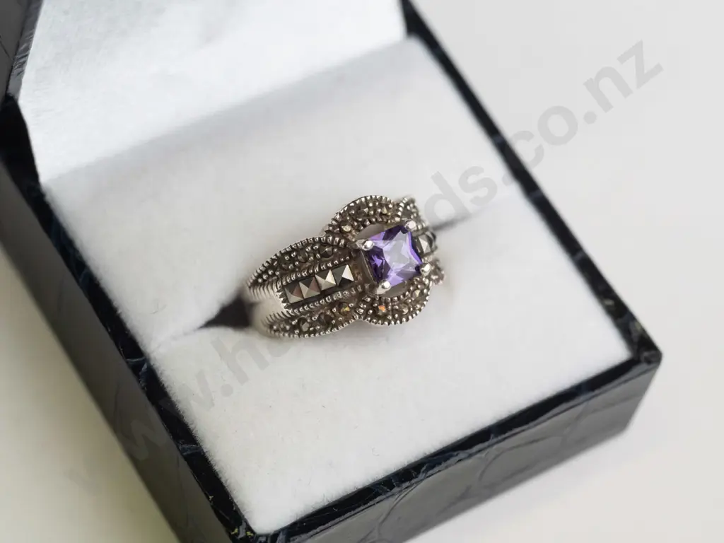 silver amethyst ring stamped 925 - size 161/2 Image 1++