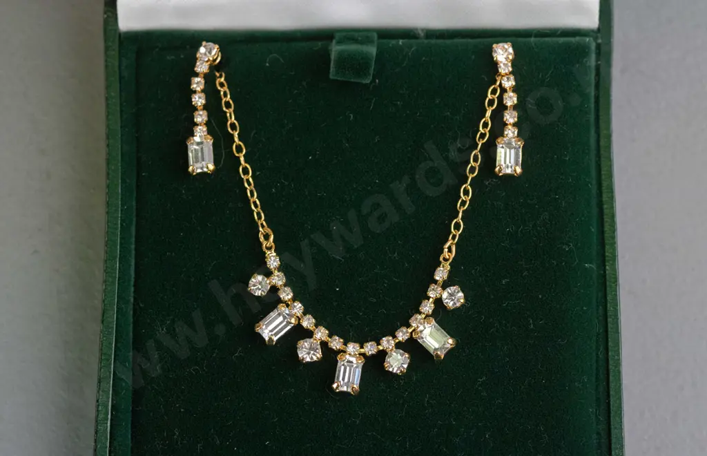 costume necklace & earring set Image 1++