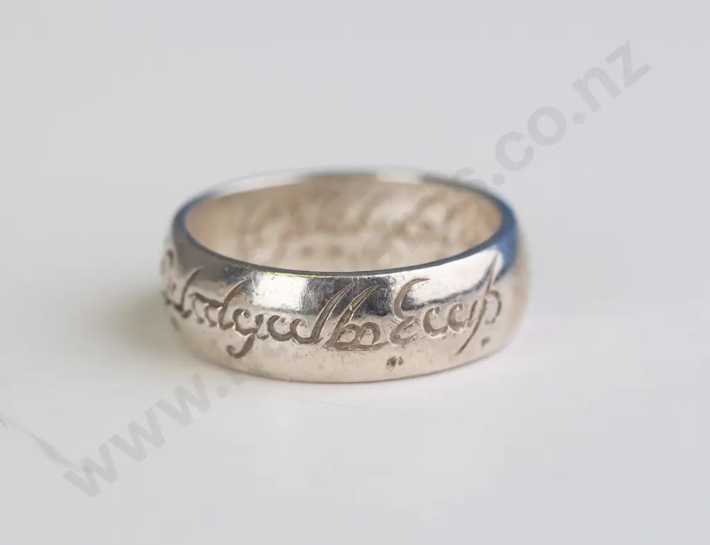 silver ring  'Lord o the rings' stamped 925 Image 1++